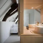 Management School Hotel *