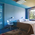 Management School Hotel *